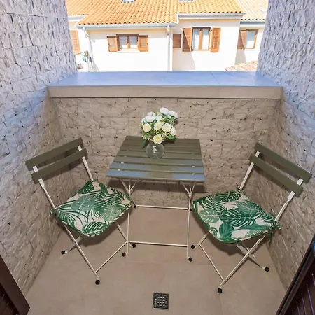 Mind Apartment And Rooms Poreč Exterior foto